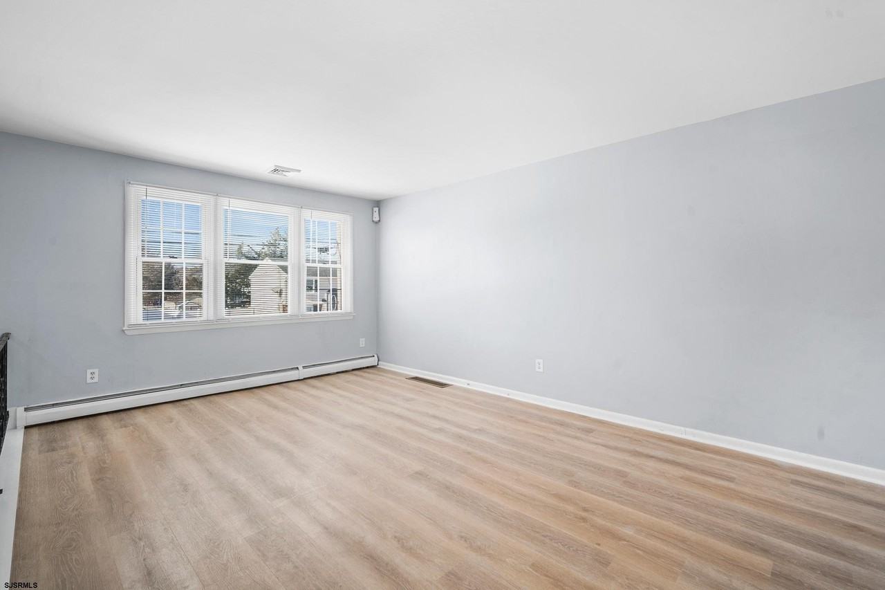 13 Schoolhouse Dr - Photo 3 of 24