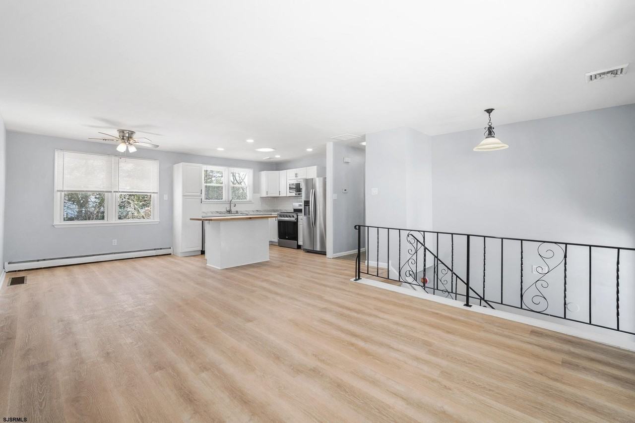 13 Schoolhouse Dr - Photo 4 of 24