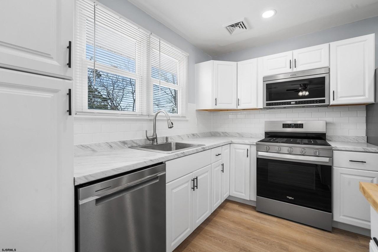 13 Schoolhouse Dr - Photo 6 of 24