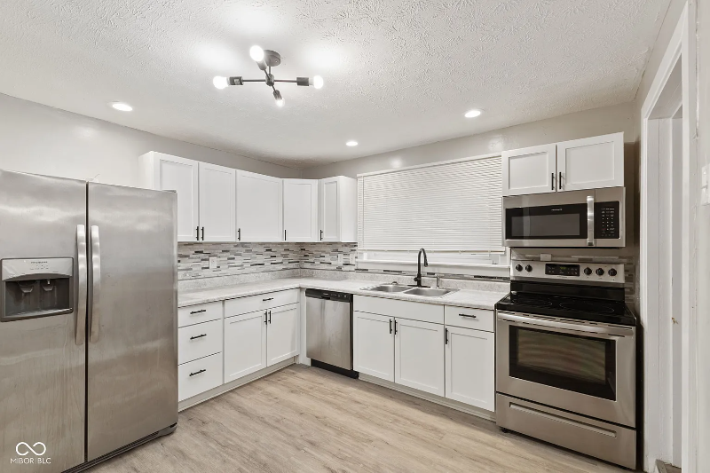 734 Parkway Ave - Photo 3 of 20