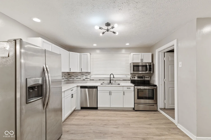 734 Parkway Ave - Photo 4 of 20