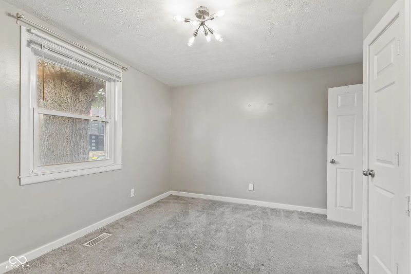 734 Parkway Ave - Photo 6 of 20