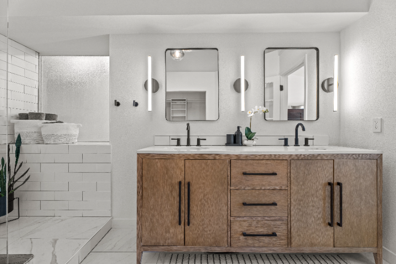 3001 E Redwood Ln - Photo 4 of 12