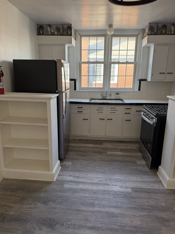 318 Macon Ave - Photo 5 of 7