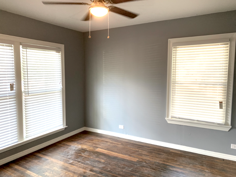 720 Menchaca St - Photo 7 of 11