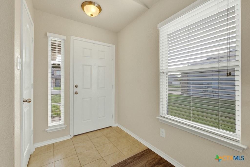 1512 Doncaster Dr - Photo 2 of 23