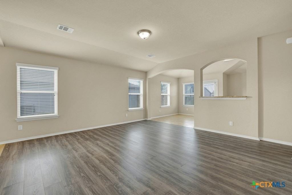 1512 Doncaster Dr - Photo 4 of 23