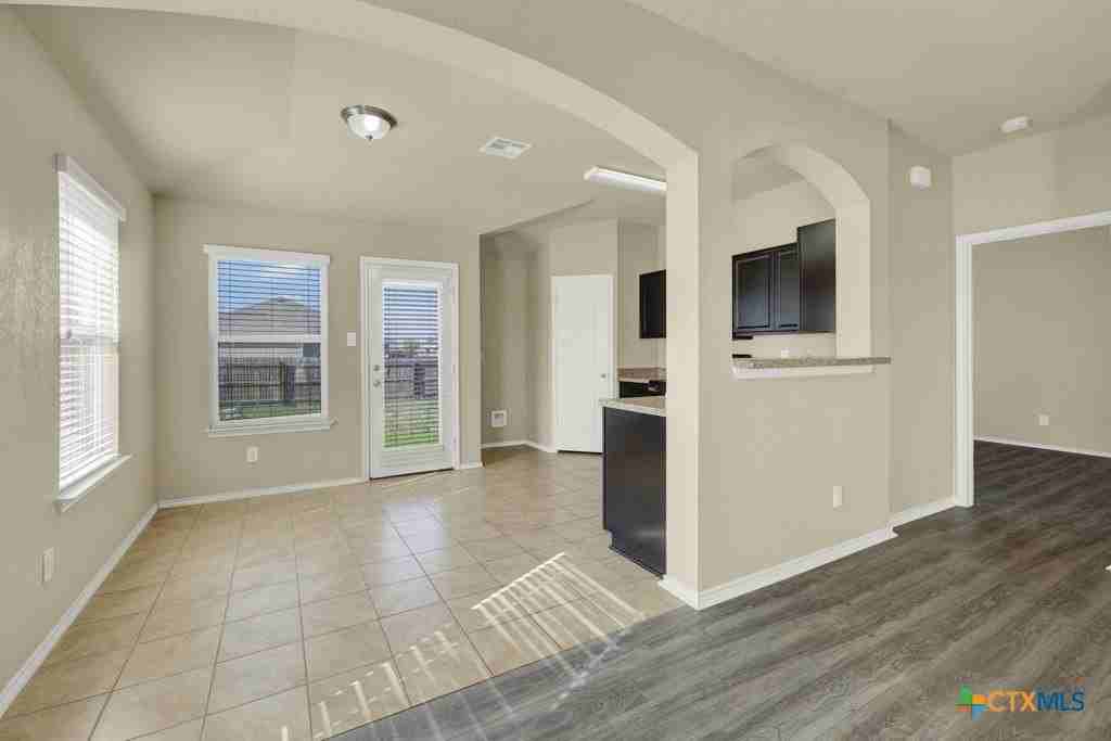 1512 Doncaster Dr - Photo 6 of 23