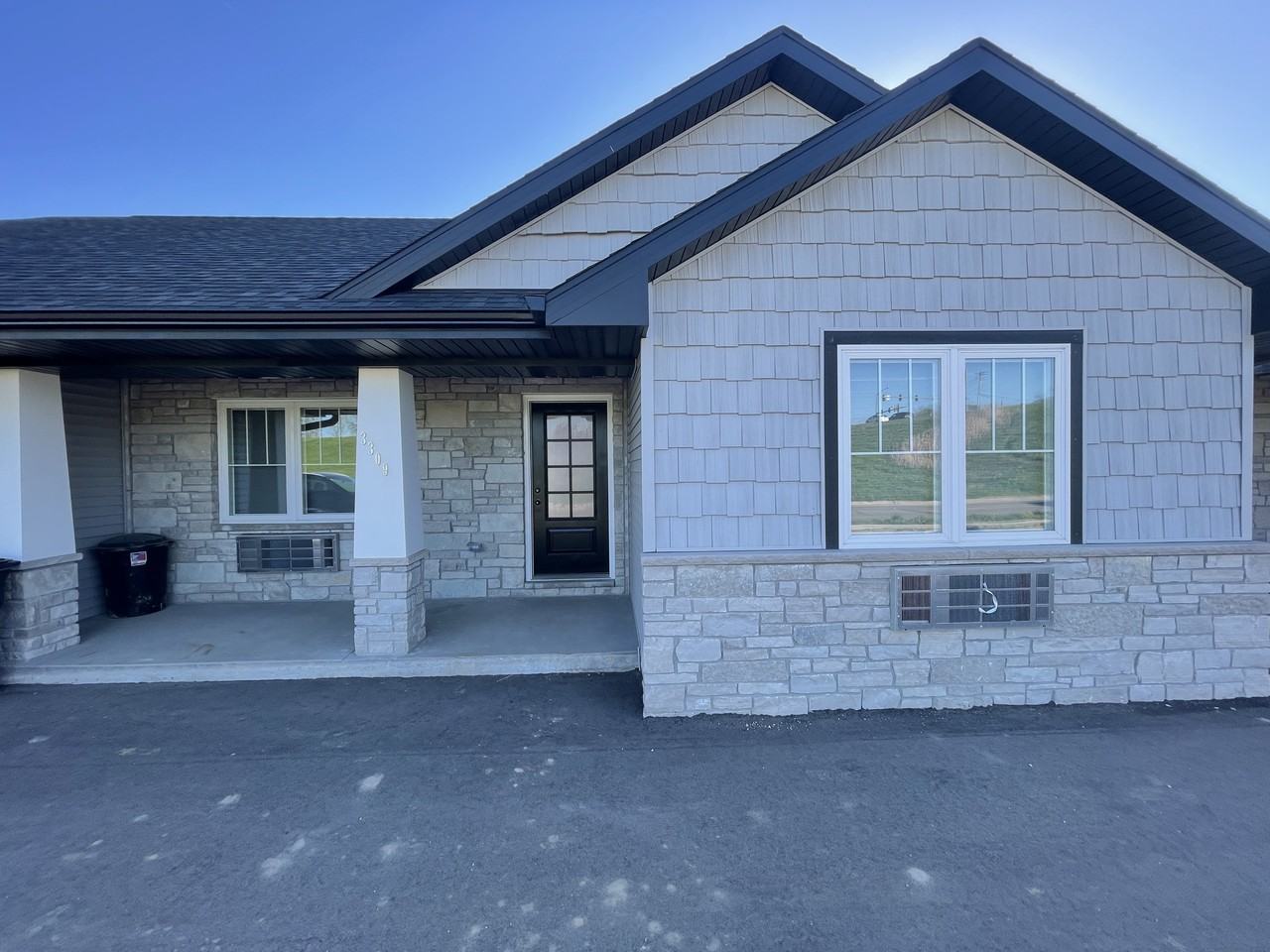 3399 W 32nd St - Photo 2 of 9