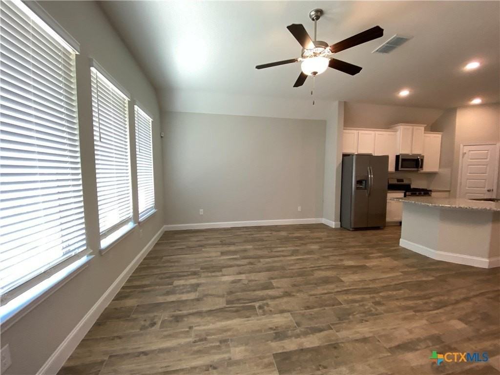 1331 Hillsong St - Photo 2 of 28