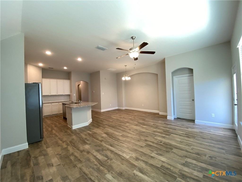 1331 Hillsong St - Photo 5 of 28