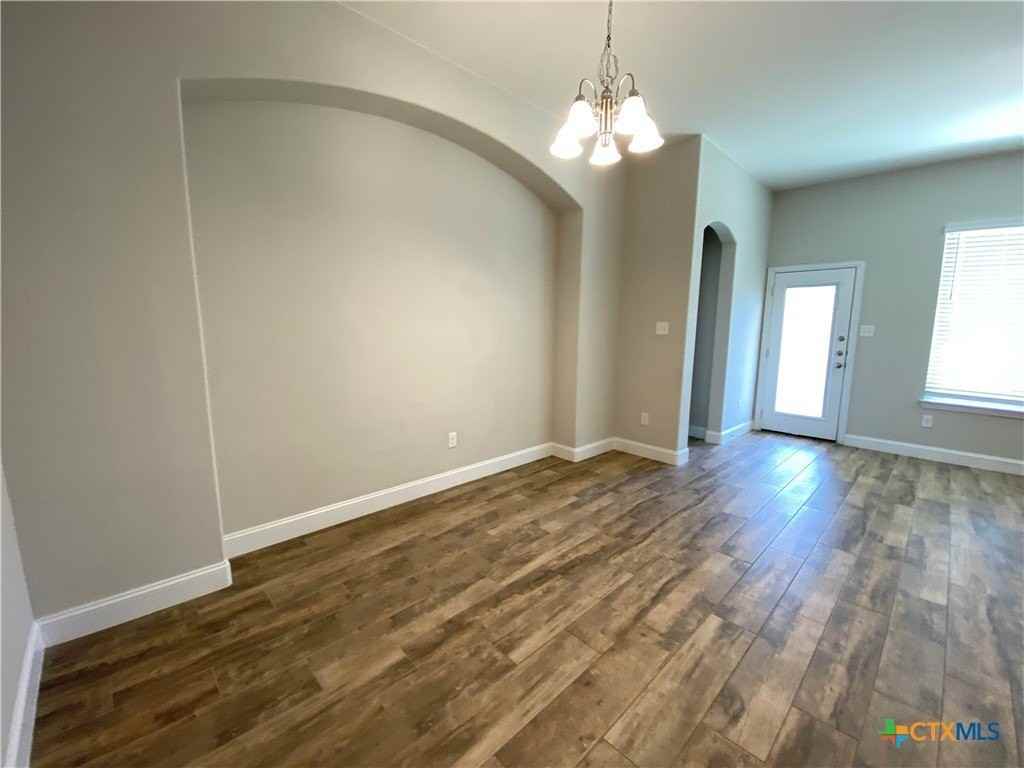 1331 Hillsong St - Photo 6 of 28