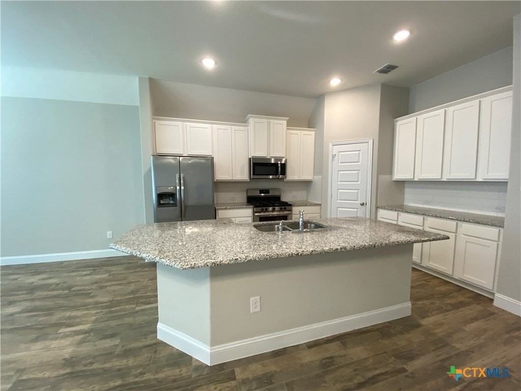 1331 Hillsong St - Photo 7 of 28