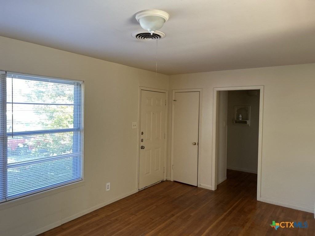 1504 Redondo Dr - Photo 3 of 15