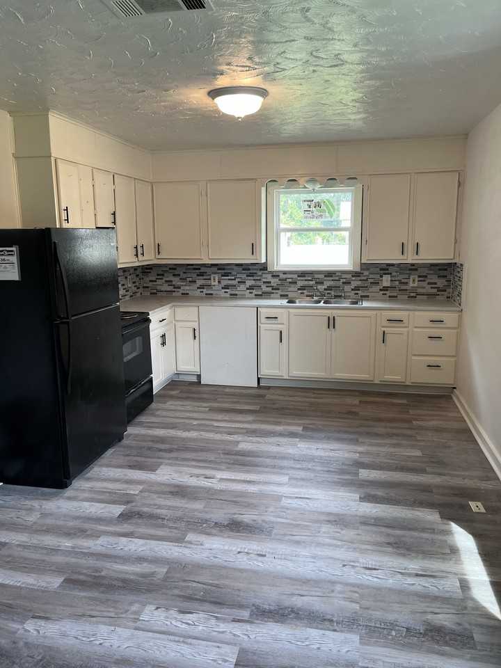 255 Pollard St #B - Photo 2 of 7