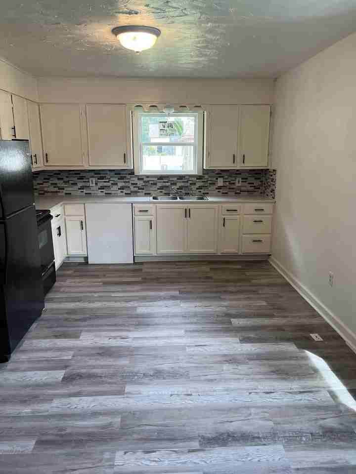 255 Pollard St #B - Photo 3 of 7