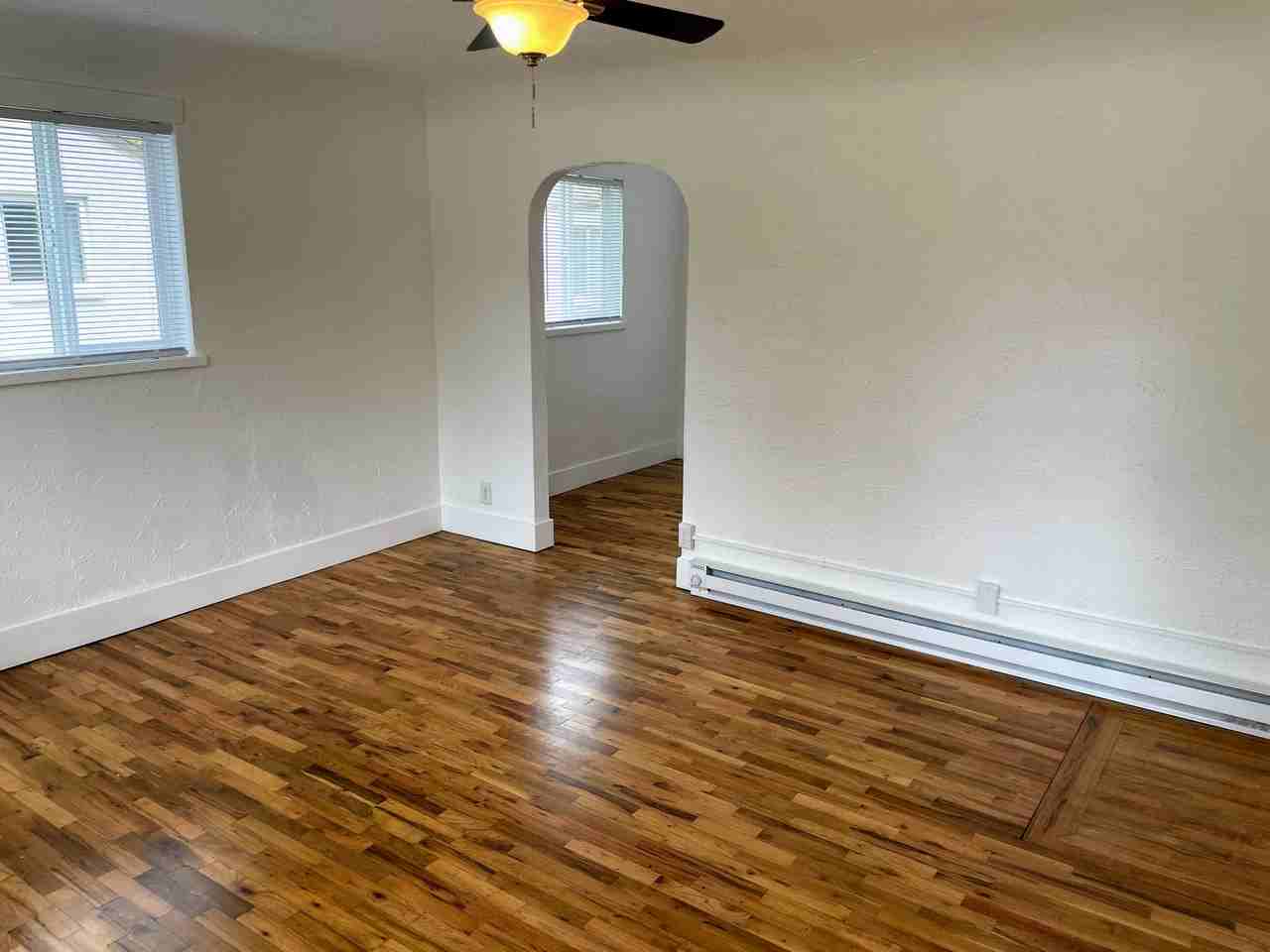 323 N Spruce St - Photo 5 of 19