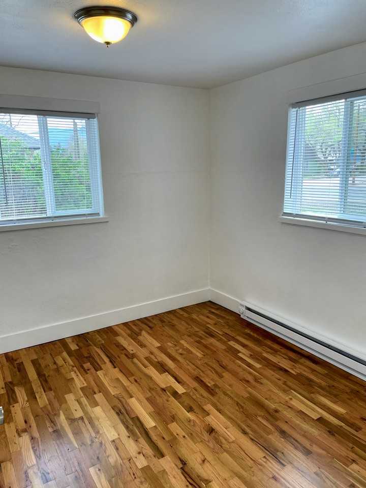 323 N Spruce St - Photo 7 of 19