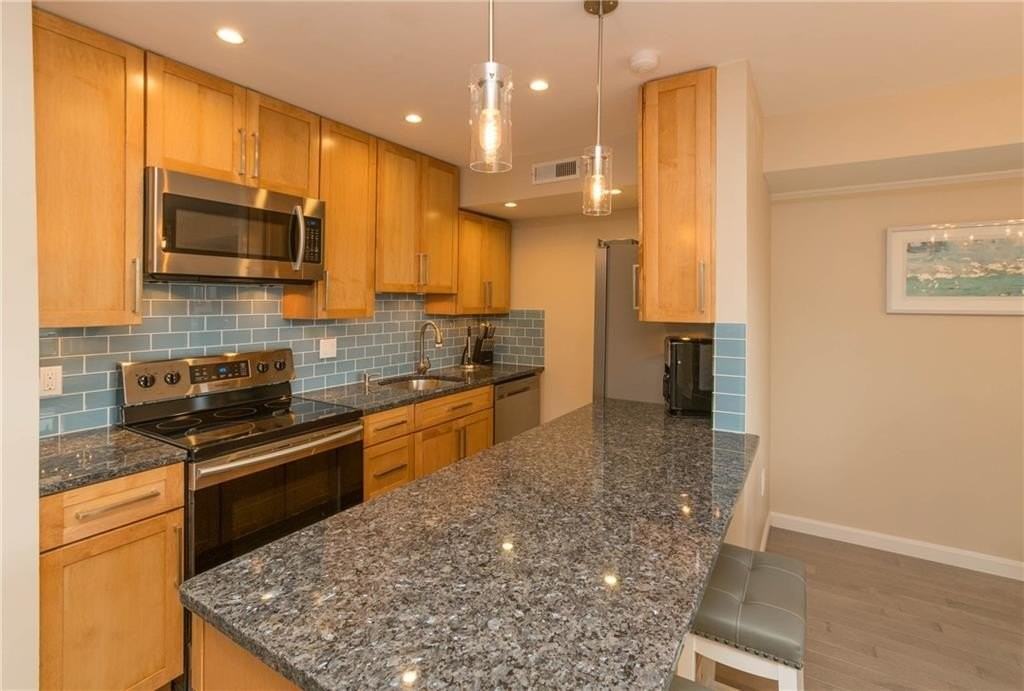 319 Swans Wharf Row - Photo 6 of 21