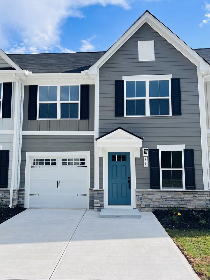 245 Scenic Rd - Photo 2 of 10
