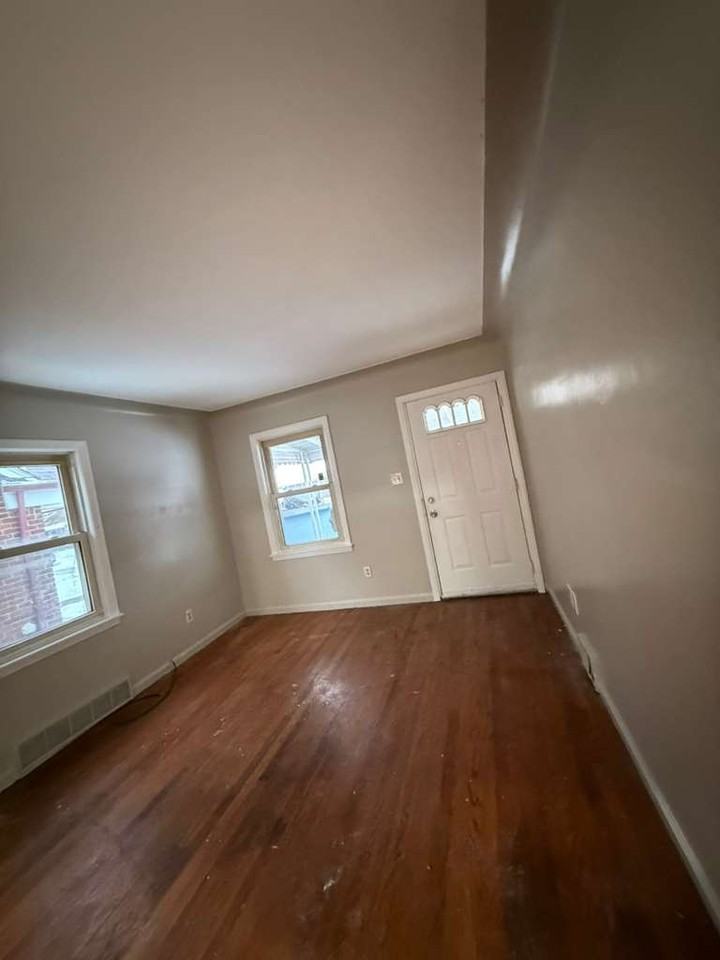 11704 Greenview Ave - Photo 3 of 13