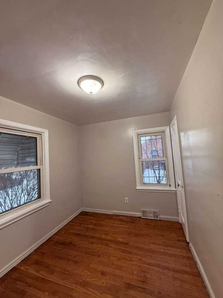 11704 Greenview Ave - Photo 5 of 13