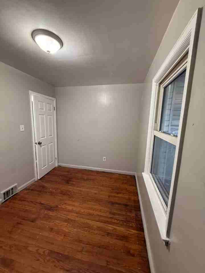 11704 Greenview Ave - Photo 6 of 13