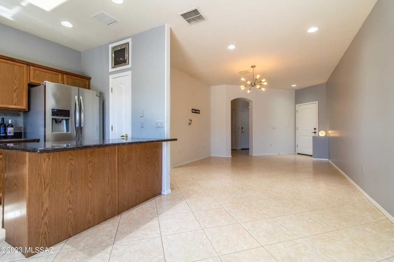 5529 N Silver Stream Way - Photo 3 of 7