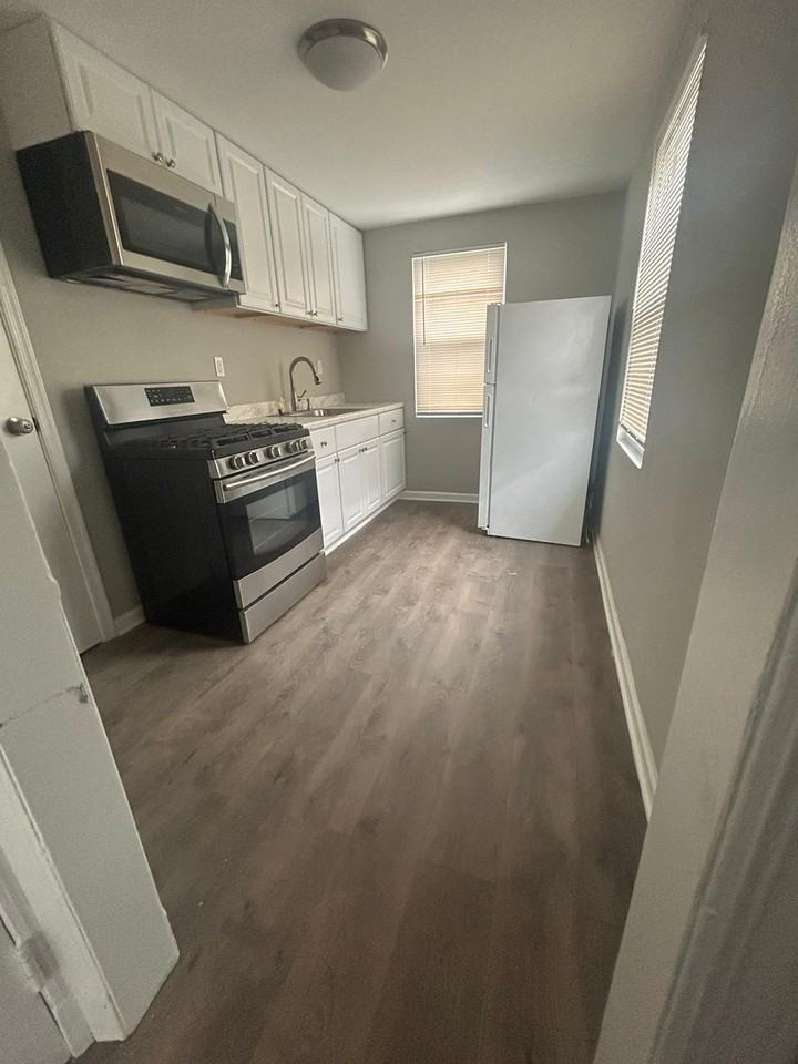 2735 Bookert Dr - Photo 3 of 15