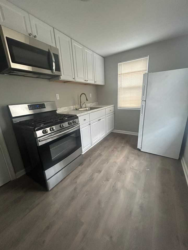 2735 Bookert Dr - Photo 4 of 15