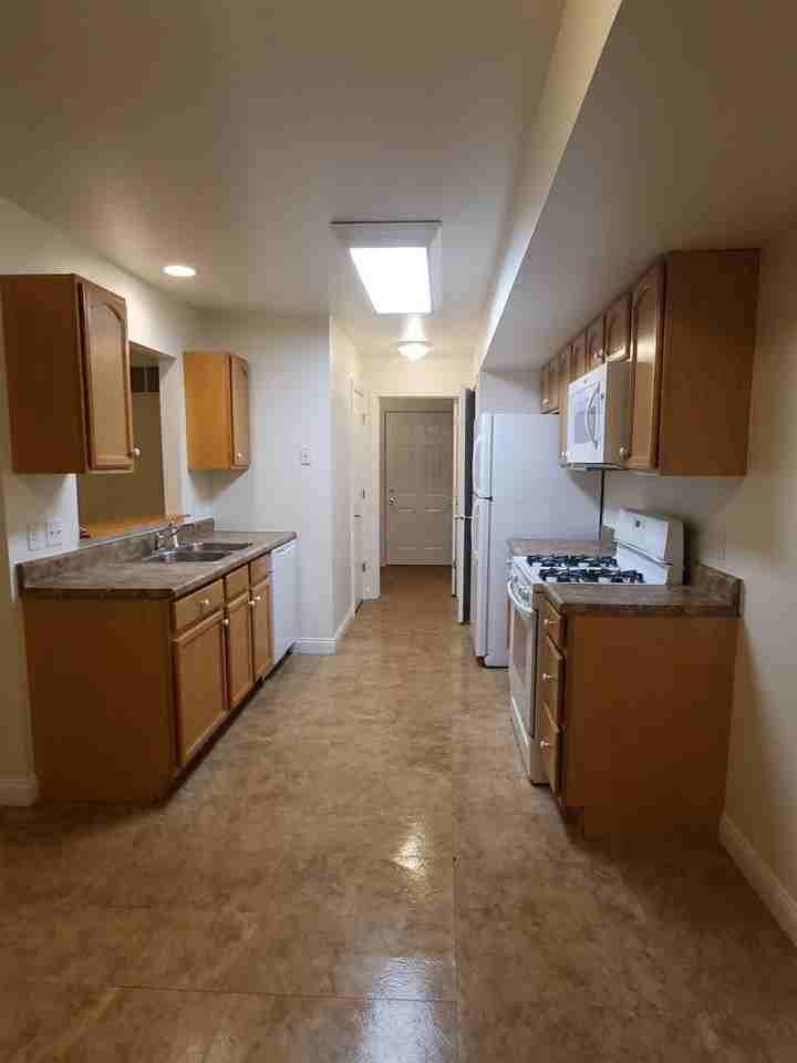 915 S 20th St - Photo 3 of 20