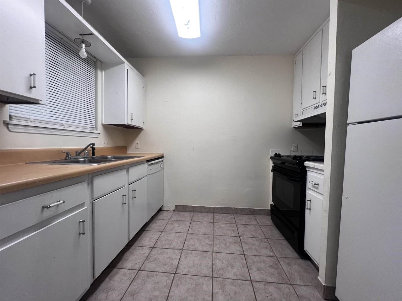 3720 Rockbrook Dr Apt C - Photo 4 of 21