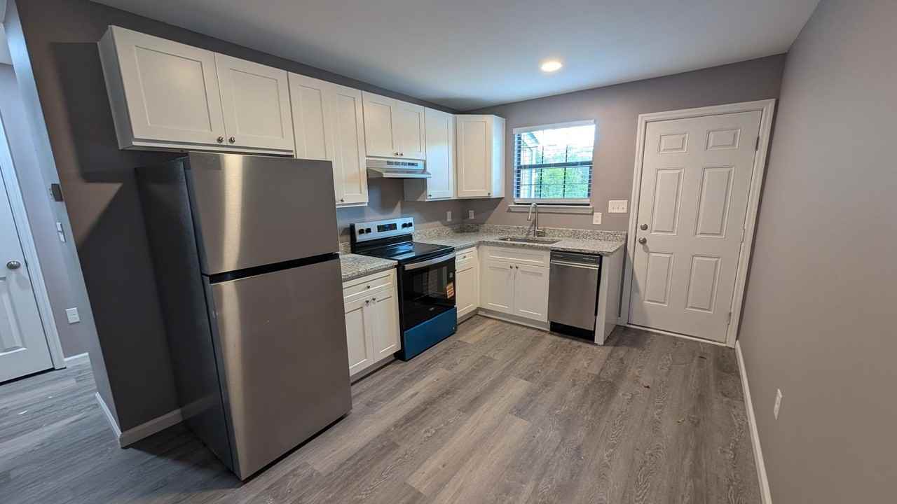 1558 Patrick Ave - Photo 4 of 8