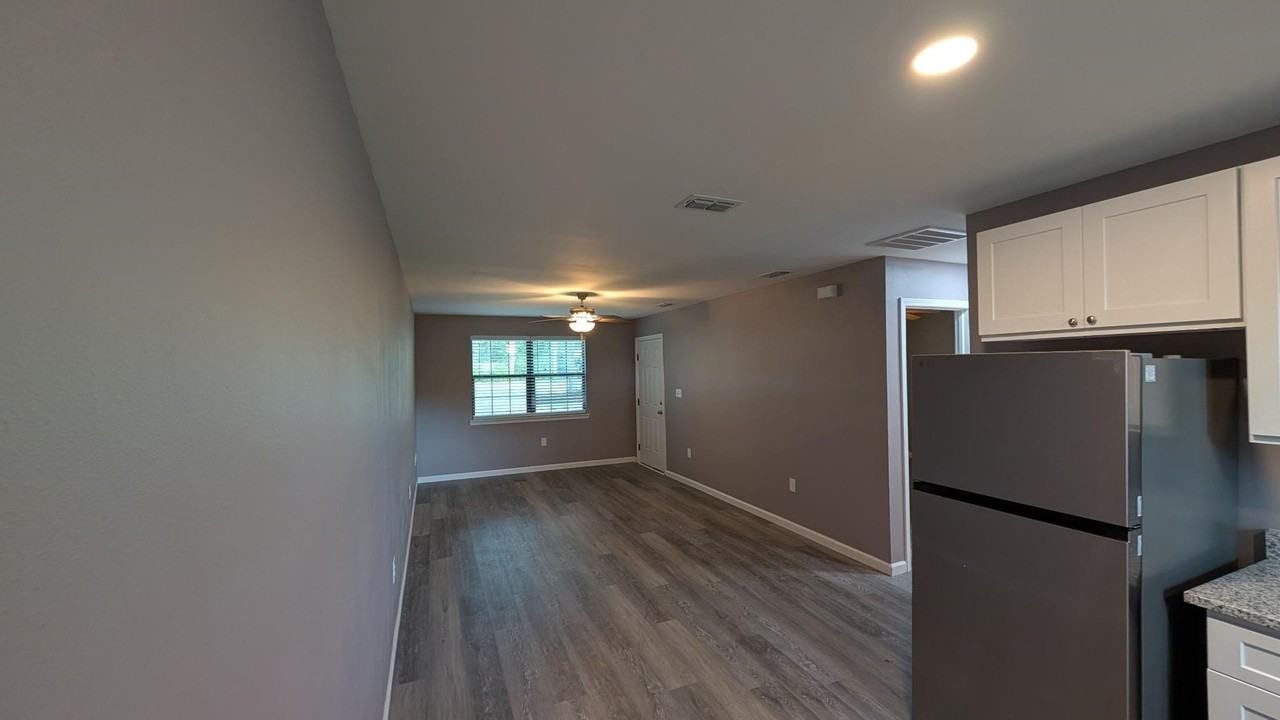 1558 Patrick Ave - Photo 5 of 8