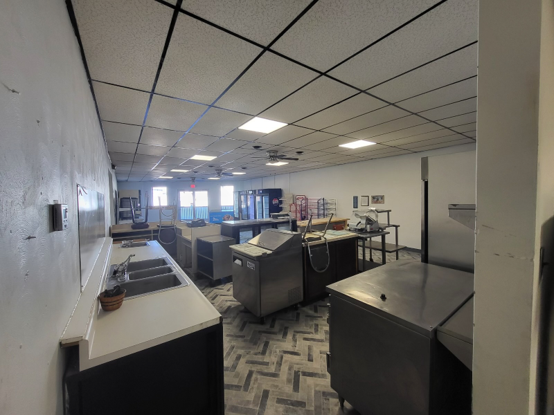 373 Munson Ave - Photo 3 of 17