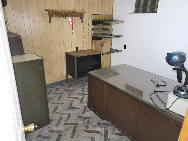 373 Munson Ave - Photo 6 of 17