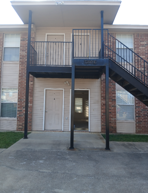 5804 Redstone Dr - Photo 2 of 16