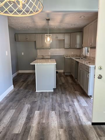 3687 Franklin Ave - Photo 5 of 15