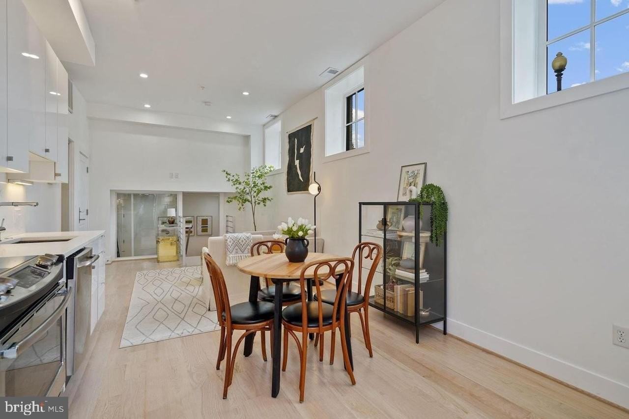 1211 G St Se Unit 1 - Photo 2 of 25