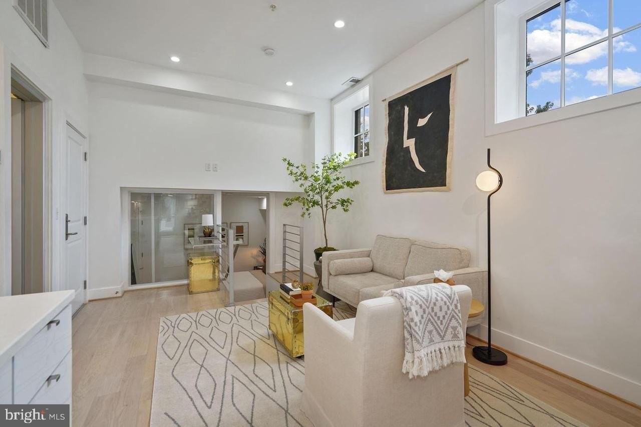 1211 G St Se Unit 1 - Photo 6 of 25