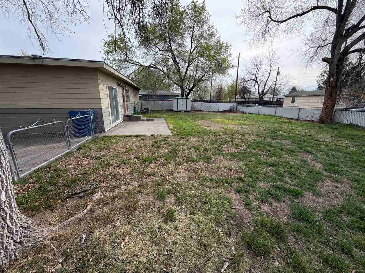 1110 E 11th N - Photo 3 of 19