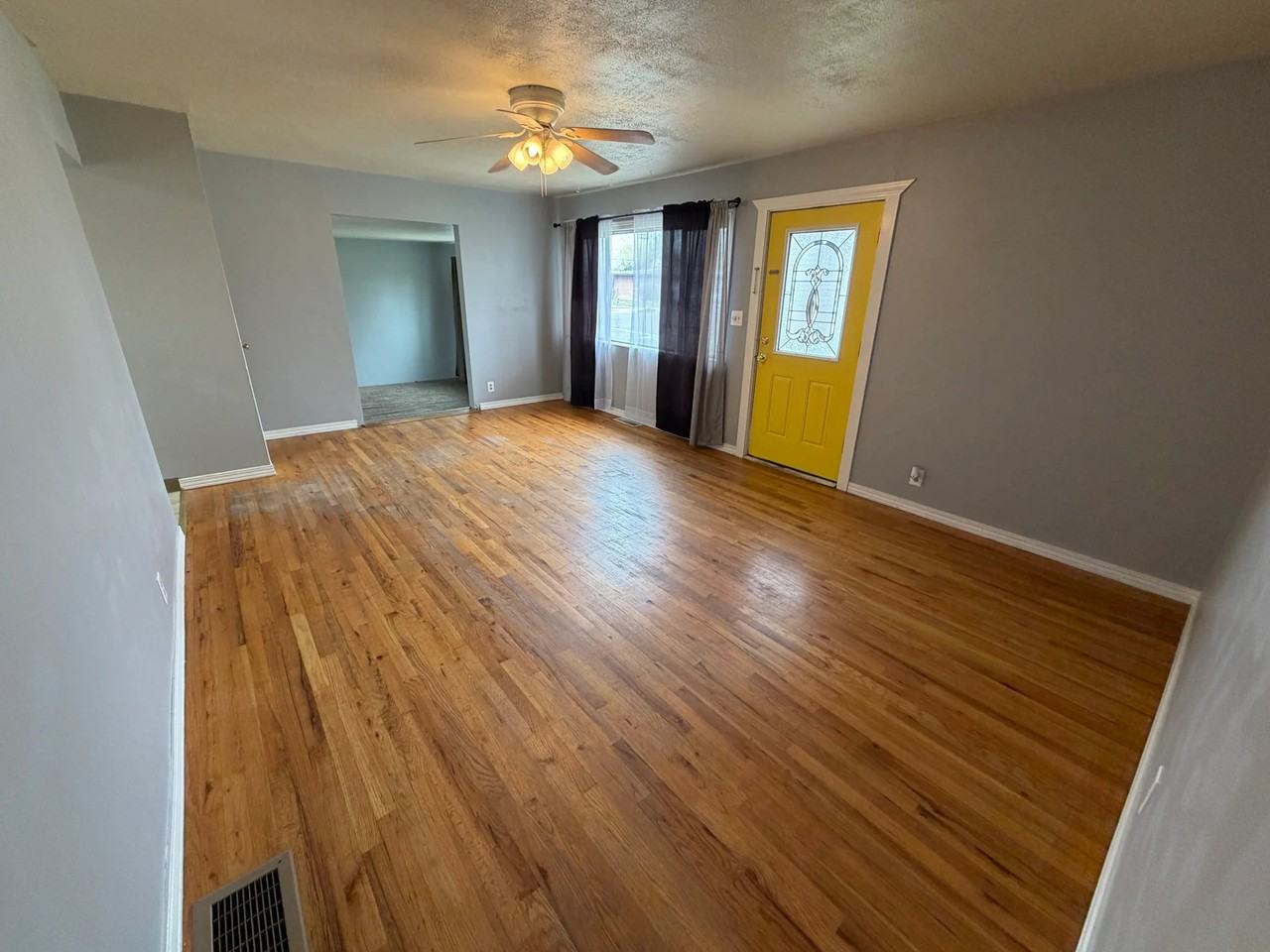 1110 E 11th N - Photo 5 of 19