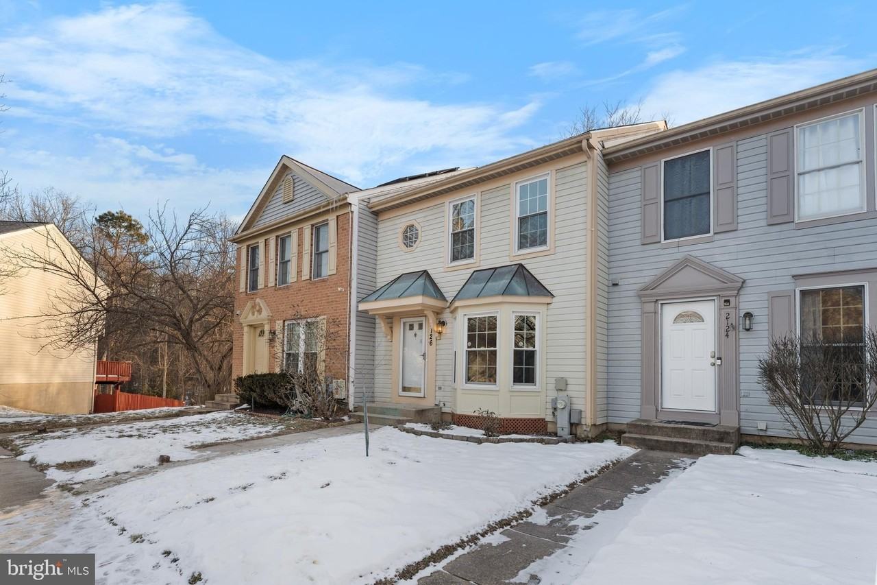 2126 Commissary Cir - Photo 3 of 34