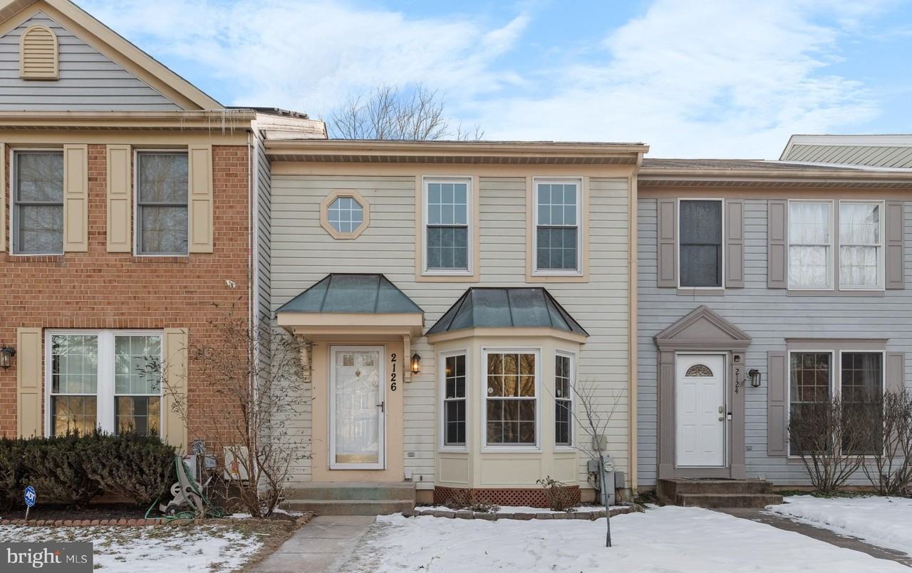 2126 Commissary Cir - Photo 4 of 34