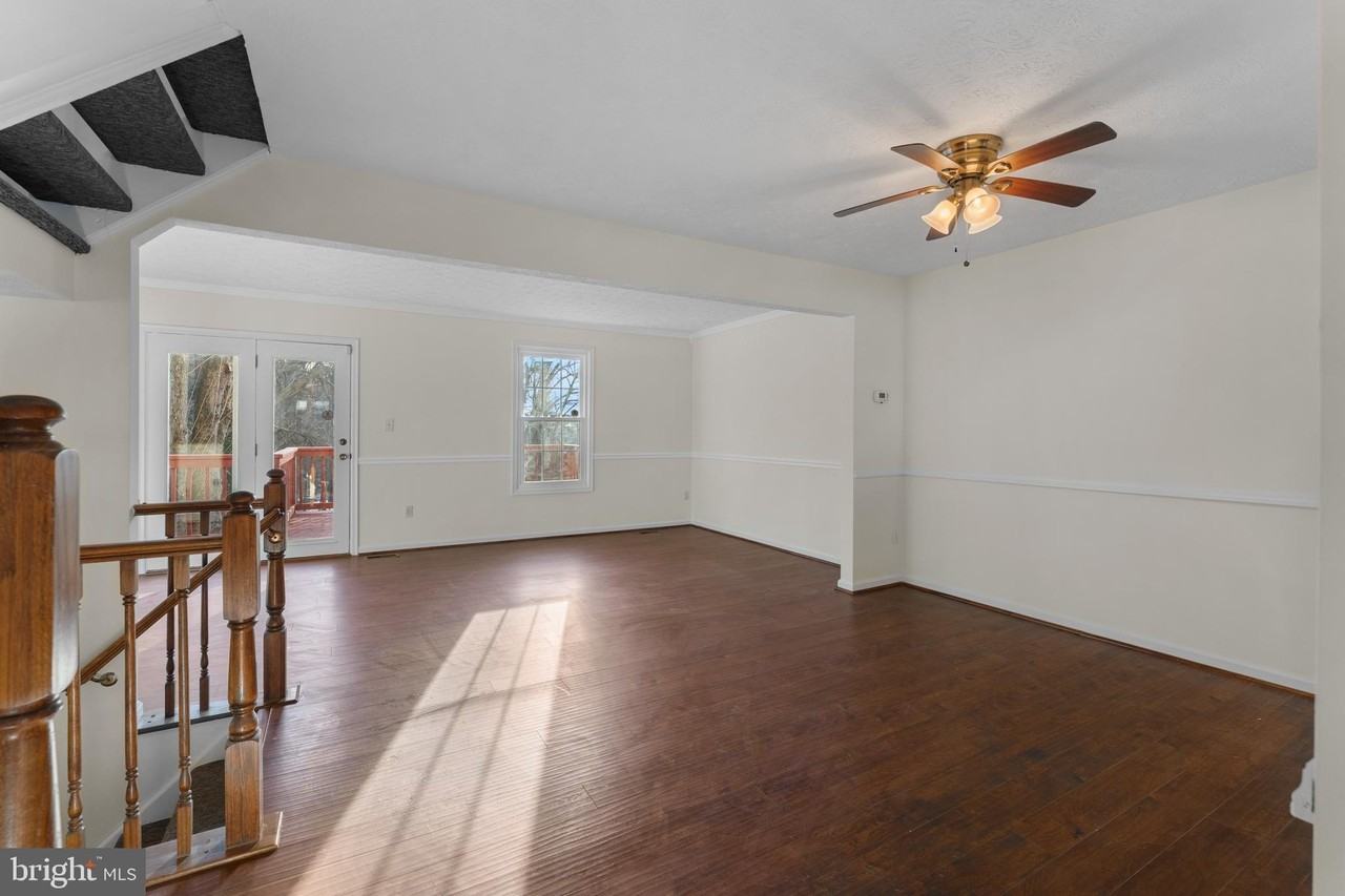 2126 Commissary Cir - Photo 5 of 34