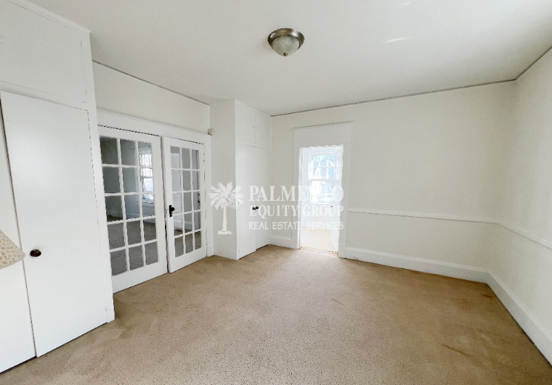 1104 Gregory St - Photo 5 of 11