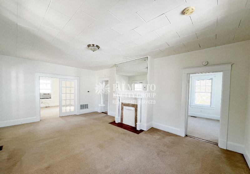 1104 Gregory St - Photo 7 of 11