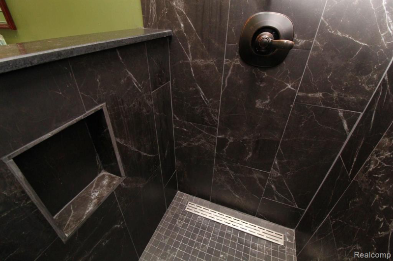 37752 Huron Pointe Dr - Photo 7 of 15