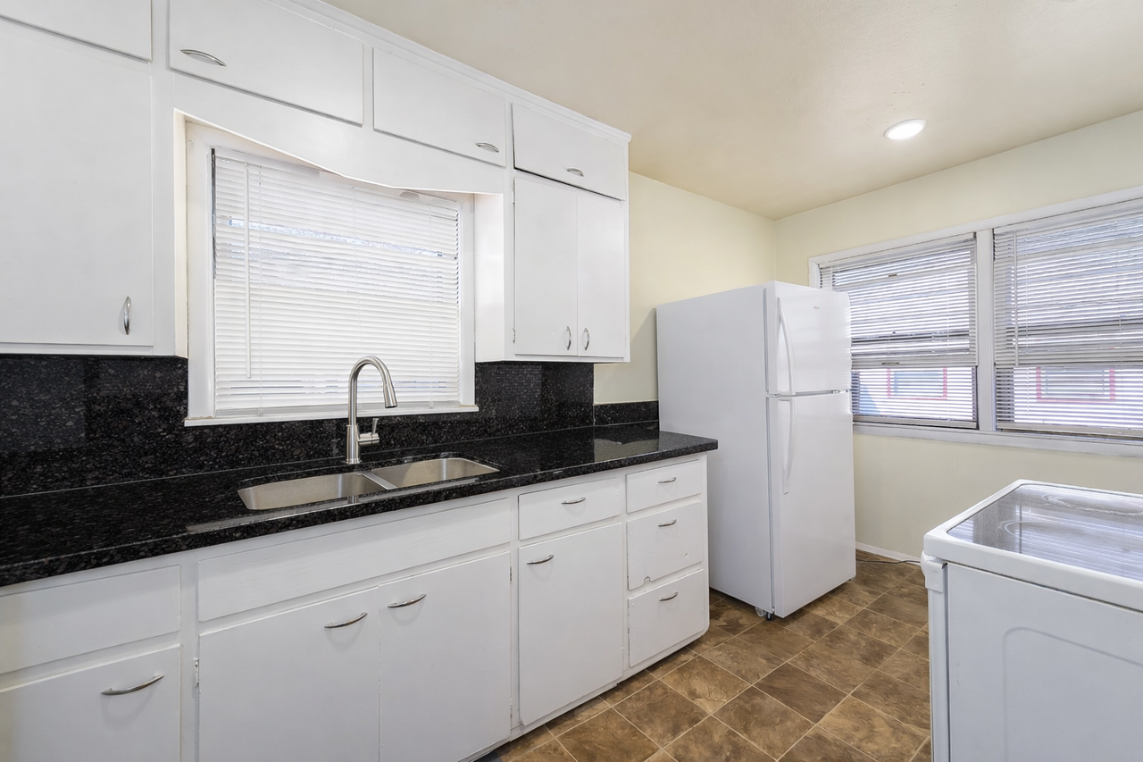 6215 N Independence St - Photo 5 of 11