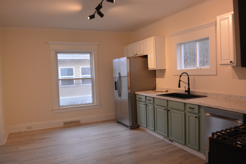 330 E Main St - Photo 4 of 20